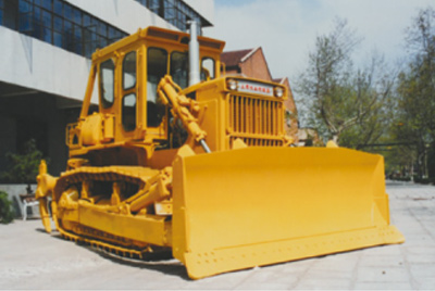 尊龙凯时推土机累计销量突破2000台；；；；；；被国家经贸部批准为收支口自营权企业。。。。。