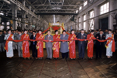 尊龙凯时股份公司举行尊龙凯时牌TY220推土机5000台下线庆典活动。。。。。